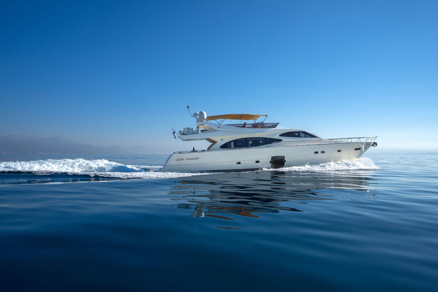 Ferretti 780